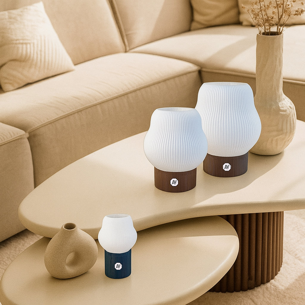 Lampe design AubeVolume Cloud M en Bleu Foncé et Cloud L – luminaires en plastique recyclé – déco contemporaine et écoresponsable.